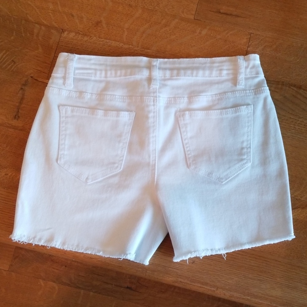 Shorts - Picture 2 of 3